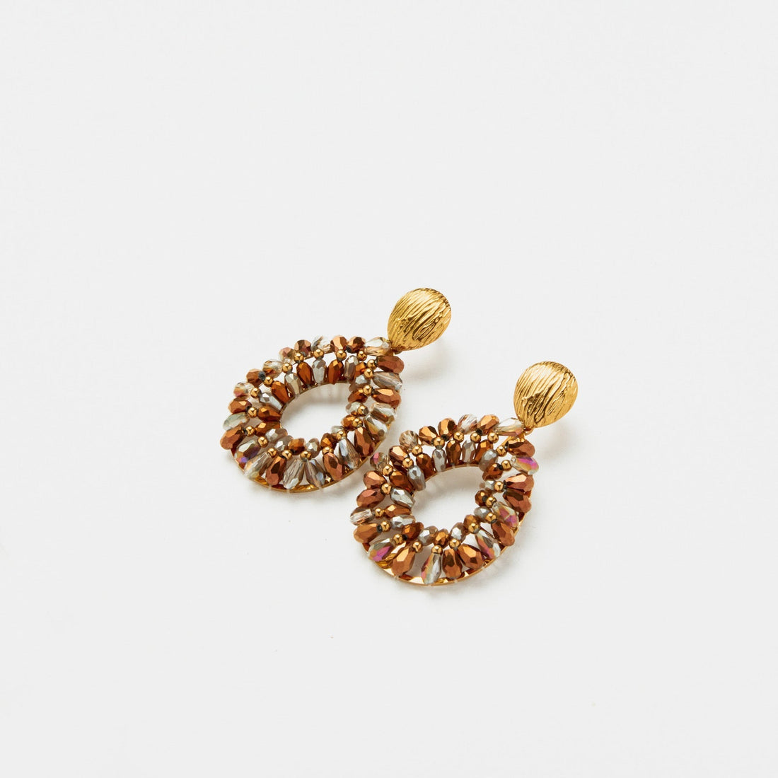 TAUPE GLAM | PENDIENTES DORADOS CON CUENTAS TAUPE