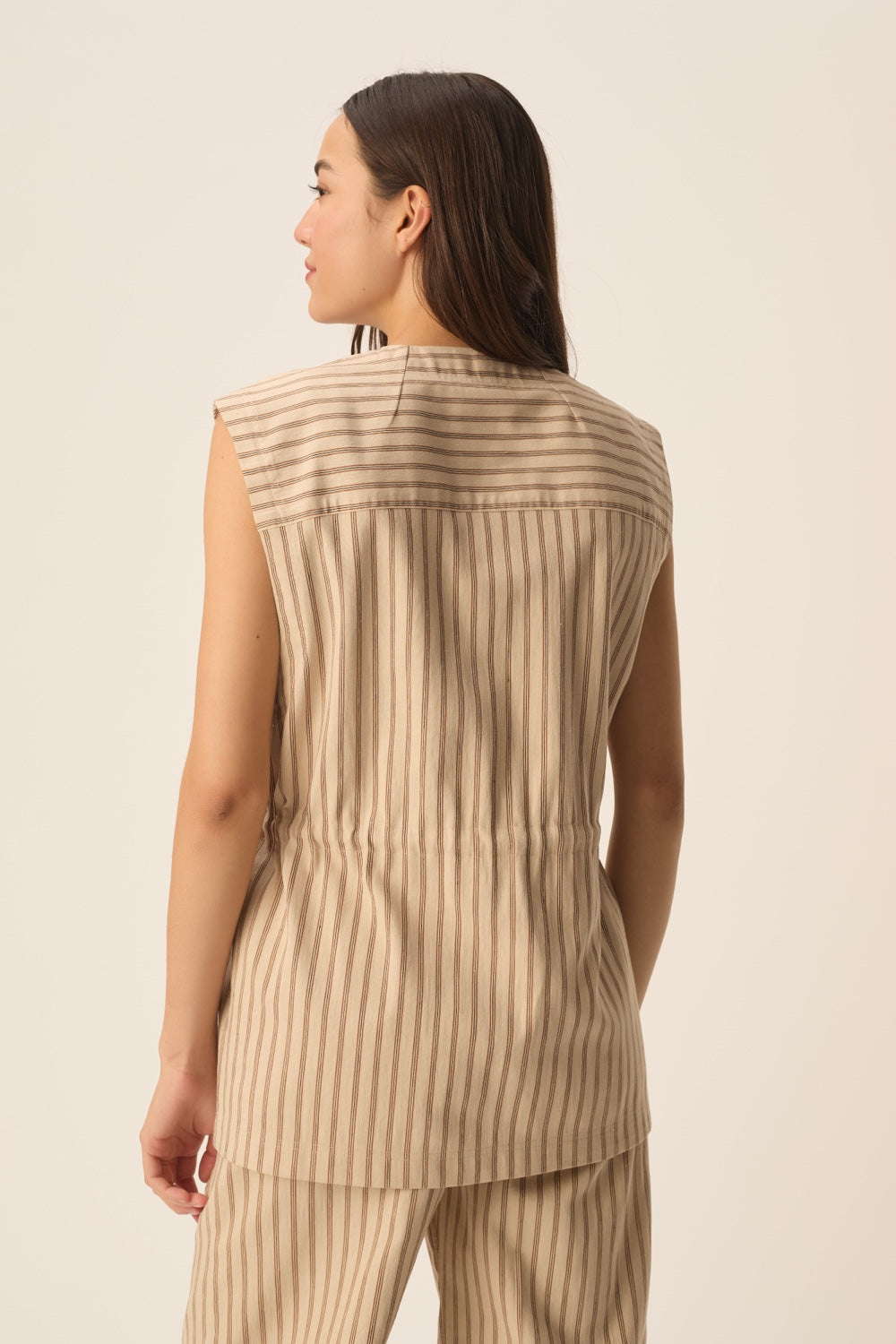 VALENTINA MILOS | CHAQUETA SAHARIANA SIN MANGAS