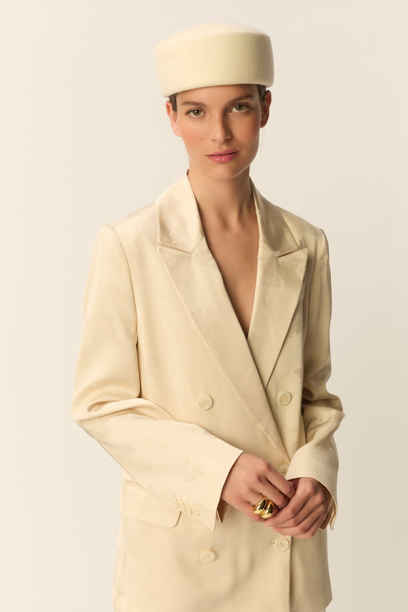 SUZIE | BLAZER DE JACQUARD FLORAL COLOR CREMA