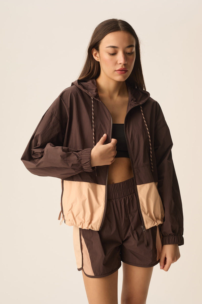 VINDI | PARKA IMPERMEABLE TERRE, PEACH Y MOKA