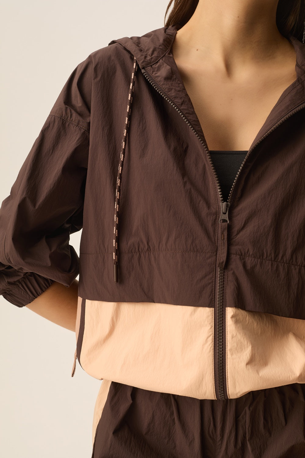 VINDI | PARKA IMPERMEABLE TERRE, PEACH Y MOKA