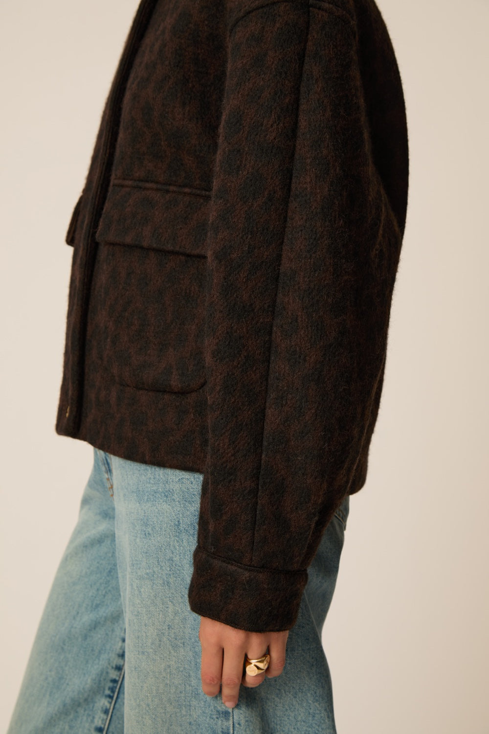 ISADORA | CHAQUETA CORTA DE LANA CON ESTAMPADO DE LEOPARDO