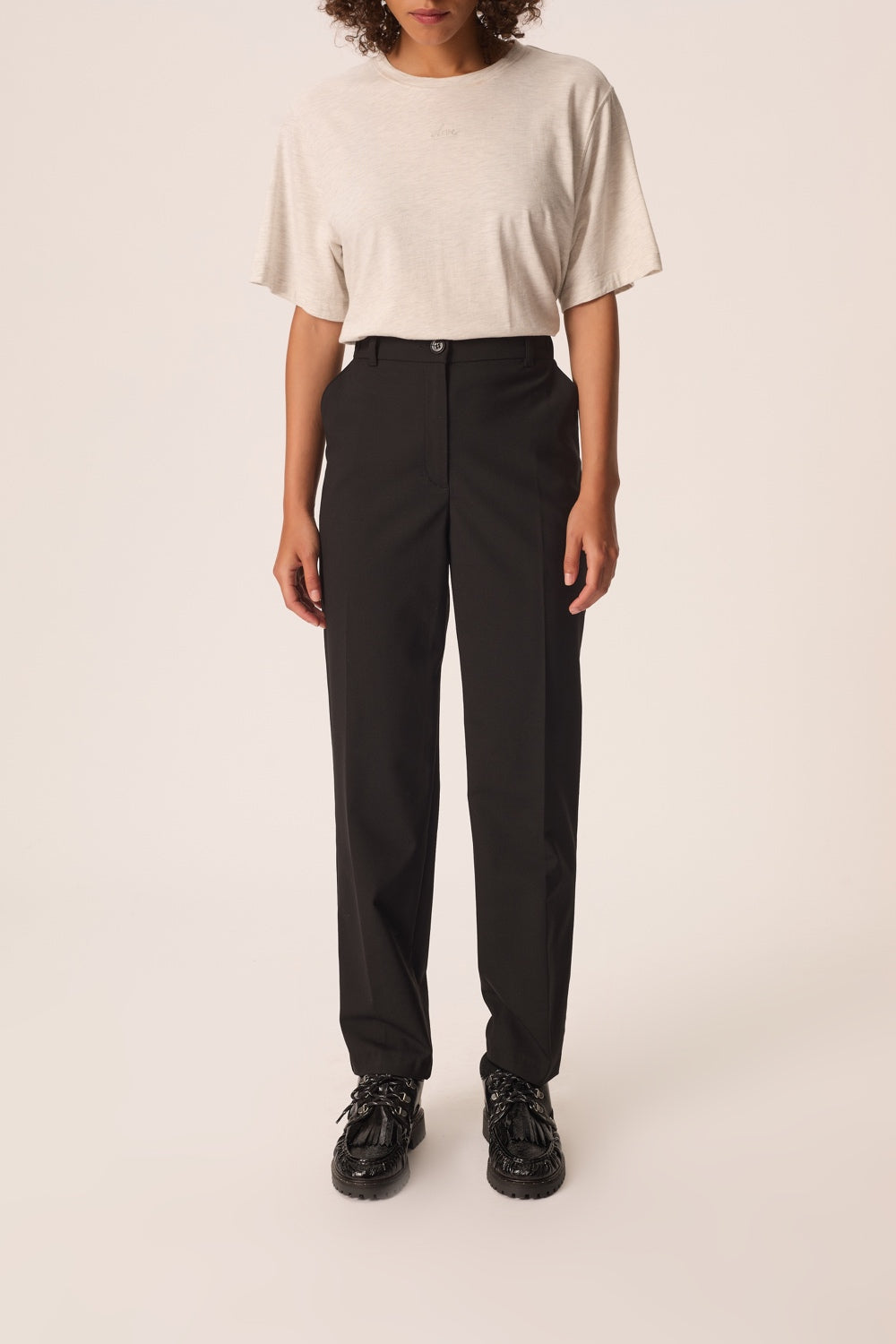 ROSTILLE | PANTALÓN DE TRAJE ENTALLADO NEGRO