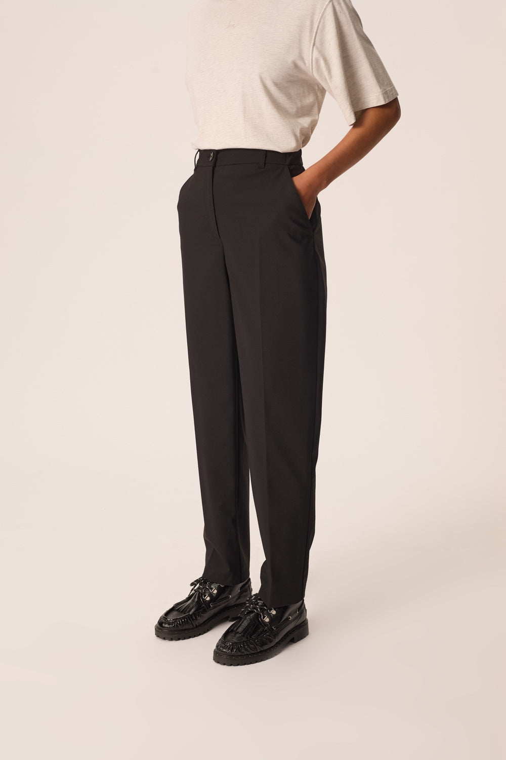 ROSTILLE | PANTALÓN DE TRAJE ENTALLADO NEGRO