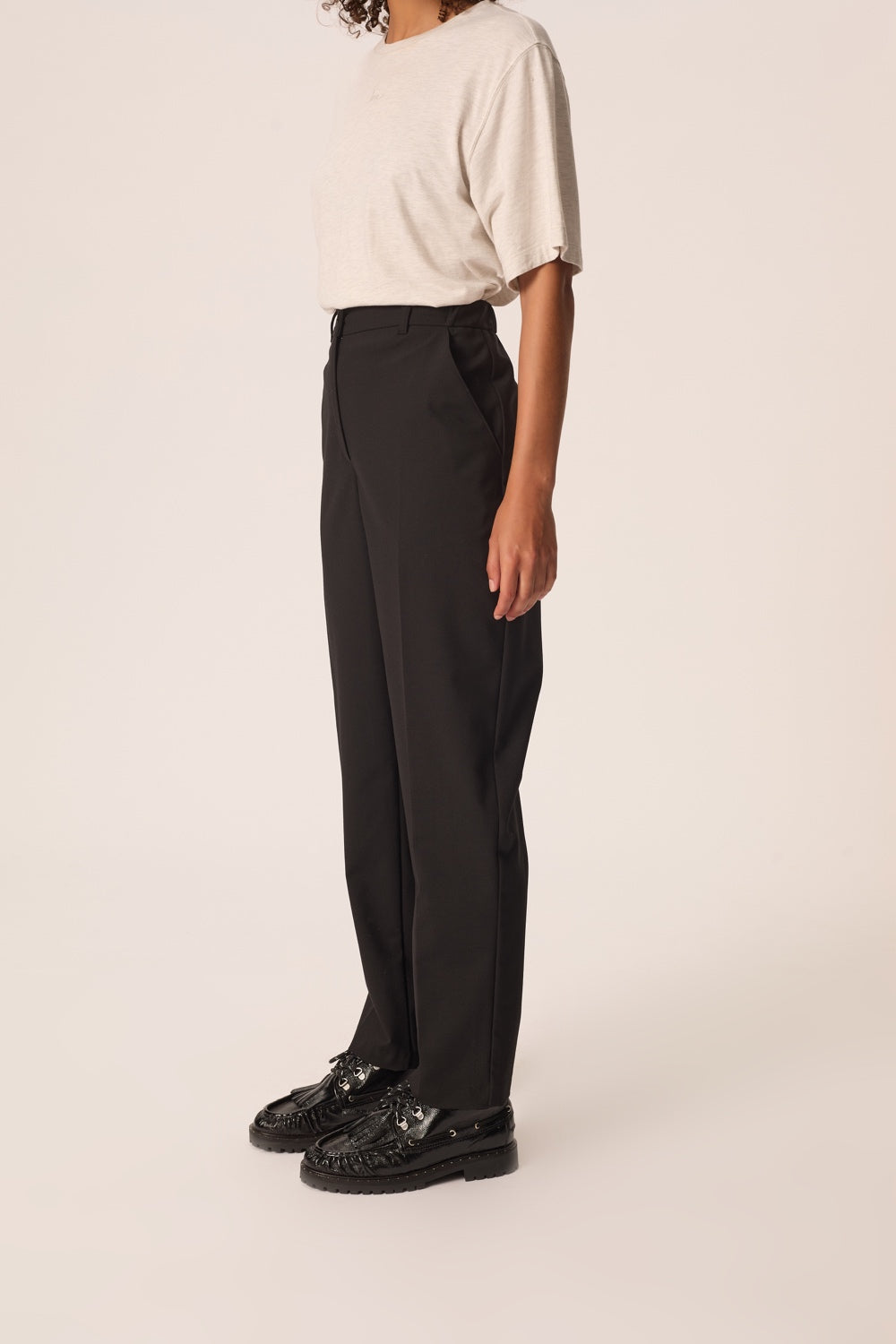 ROSTILLE | PANTALÓN DE TRAJE ENTALLADO NEGRO