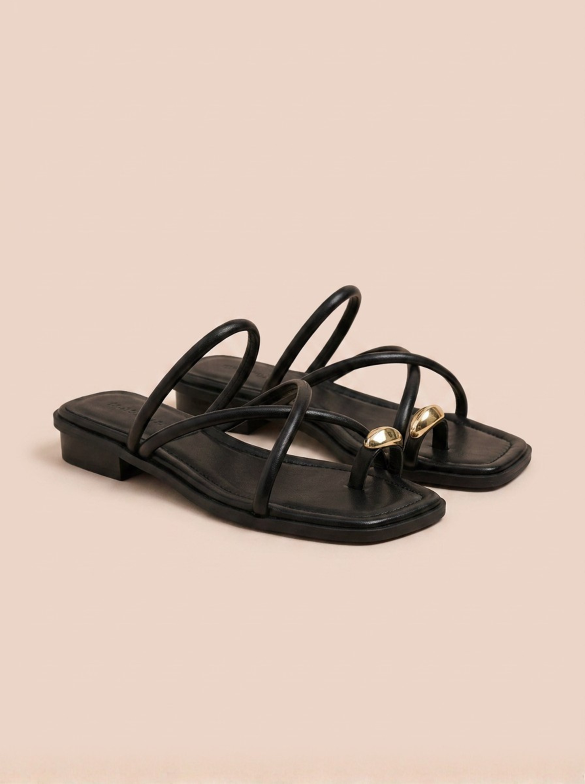 SANDALIAS PLANAS CON DETALLE METÁLICO | MUJER
