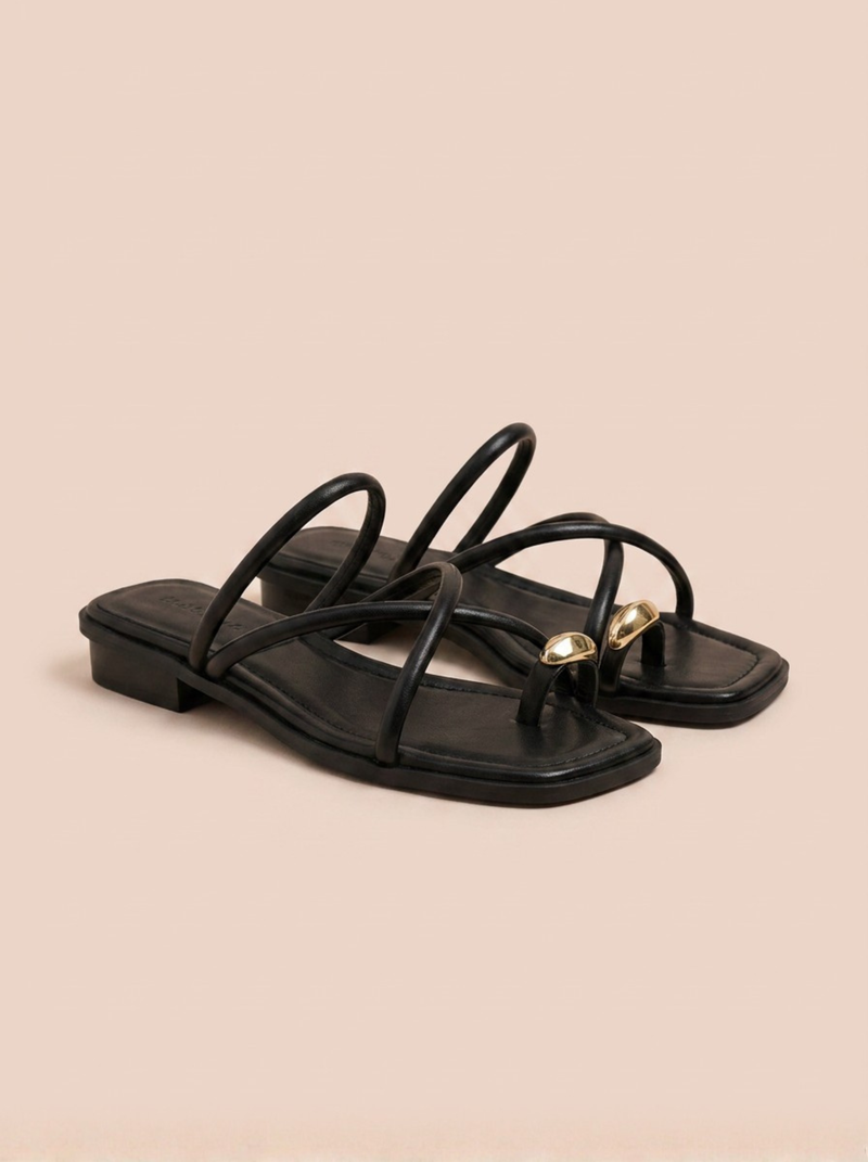 SANDALIAS PLANAS CON DETALLE METÁLICO | MUJER