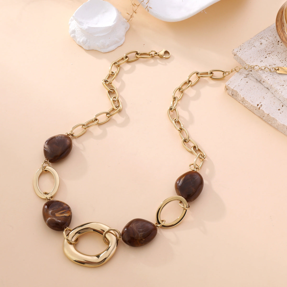 ÉCLAT | COLLAR DORADO DE ESLABONES CON DETALLES DE PIEDRA