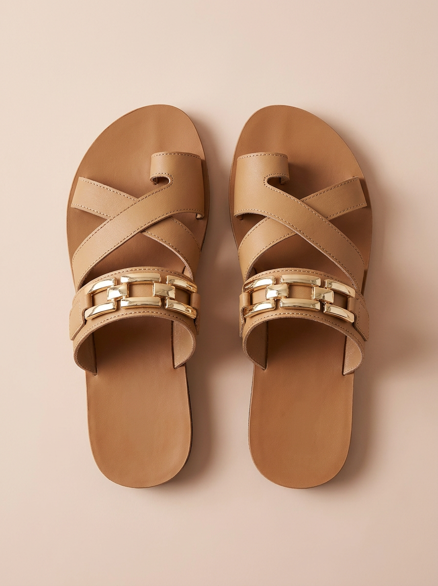 SANDALIAS PLANAS CON DETALLE METÁLICO | MUJER