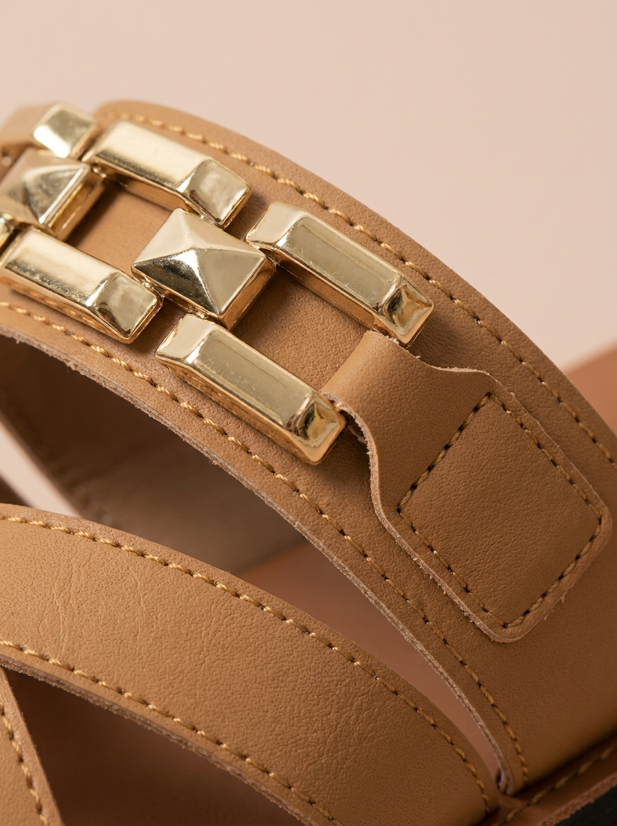 SANDALIAS PLANAS CON DETALLE METÁLICO | MUJER