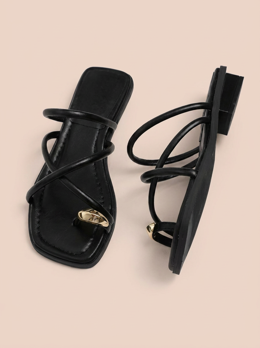 SANDALIAS PLANAS CON DETALLE METÁLICO | MUJER